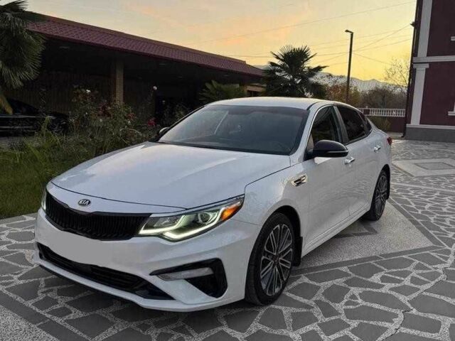 Белый Киа Оптима, объемом двигателя 1.6 л и пробегом 35 тыс. км за 8800 $, фото 1 на Automoto.ua