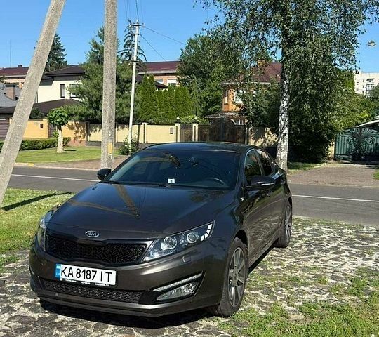 Коричневий Кіа Оптіма, об'ємом двигуна 2 л та пробігом 200 тис. км за 10500 $, фото 1 на Automoto.ua