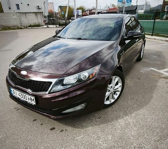 Красный Киа Оптима, объемом двигателя 2.36 л и пробегом 230 тыс. км за 10000 $, фото 1 на Automoto.ua