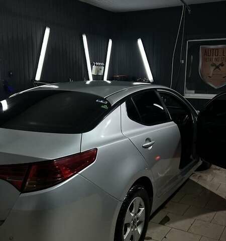 Сірий Кіа Оптіма, об'ємом двигуна 2 л та пробігом 400 тис. км за 8000 $, фото 1 на Automoto.ua