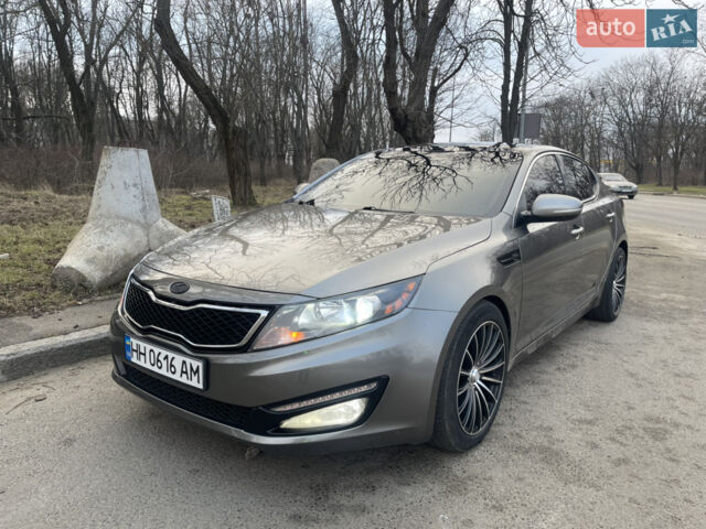 Сірий Кіа Оптіма, об'ємом двигуна 2 л та пробігом 150 тис. км за 9500 $, фото 1 на Automoto.ua
