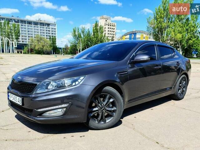 Сірий Кіа Оптіма, об'ємом двигуна 2 л та пробігом 200 тис. км за 10999 $, фото 1 на Automoto.ua
