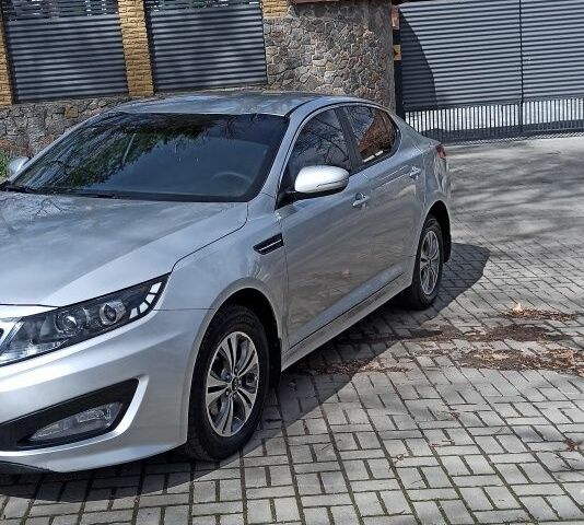 Сірий Кіа Оптіма, об'ємом двигуна 2 л та пробігом 211 тис. км за 8100 $, фото 1 на Automoto.ua