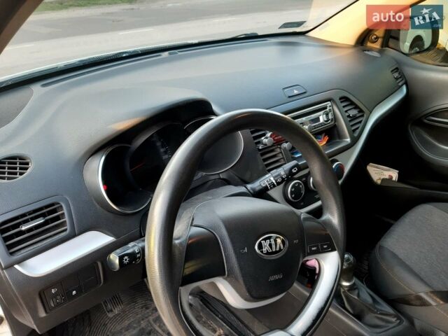 Белый Киа Пиканто, объемом двигателя 1 л и пробегом 200 тыс. км за 6500 $, фото 1 на Automoto.ua