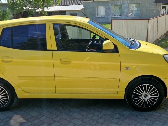 Желтый Киа Пиканто, объемом двигателя 1.09 л и пробегом 209 тыс. км за 4200 $, фото 1 на Automoto.ua
