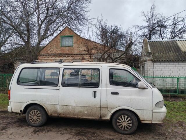 Білий Кіа Преджіо, об'ємом двигуна 2.7 л та пробігом 250 тис. км за 3550 $, фото 1 на Automoto.ua