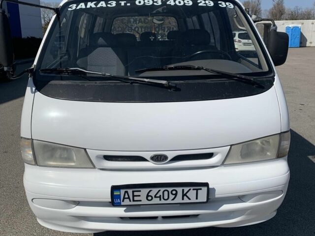 Белый Киа Преджио, объемом двигателя 2.7 л и пробегом 270 тыс. км за 7300 $, фото 1 на Automoto.ua