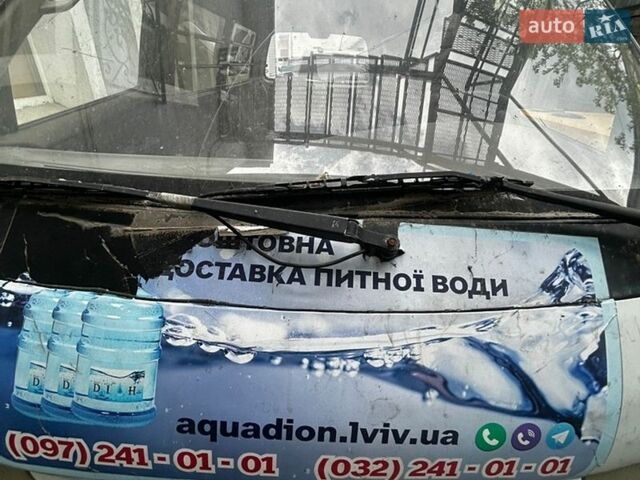 Белый Киа Преджио, объемом двигателя 2.5 л и пробегом 300 тыс. км за 1500 $, фото 1 на Automoto.ua