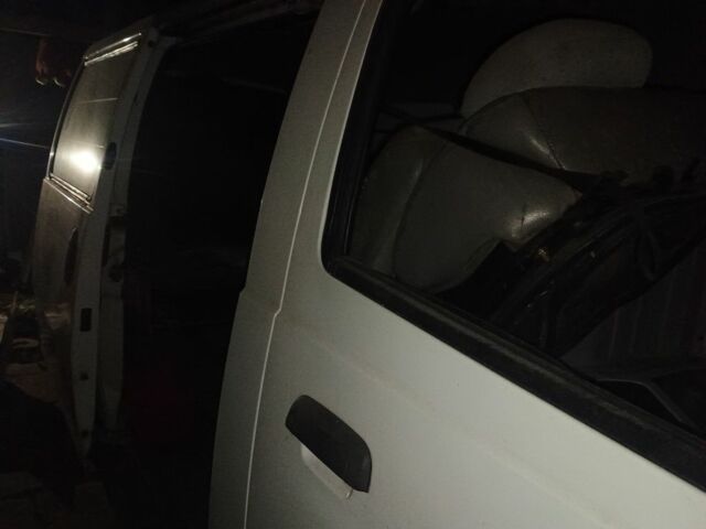 Белый Киа Преджио, объемом двигателя 2.5 л и пробегом 170 тыс. км за 2000 $, фото 1 на Automoto.ua