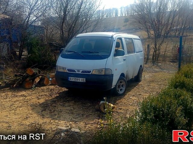 Белый Киа Преджио, объемом двигателя 2.5 л и пробегом 300 тыс. км за 2200 $, фото 1 на Automoto.ua