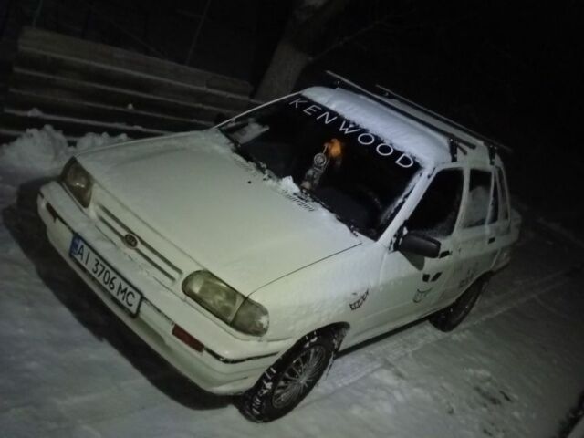 Белый Киа Прайд, объемом двигателя 1.3 л и пробегом 450 тыс. км за 955 $, фото 1 на Automoto.ua