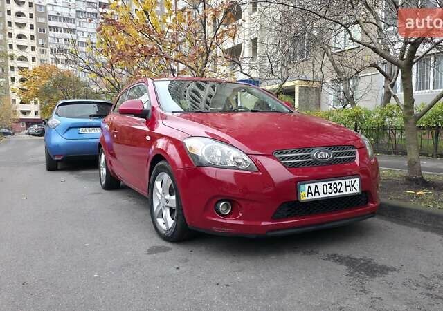 Красный Киа Про Сид, объемом двигателя 2 л и пробегом 221 тыс. км за 7400 $, фото 1 на Automoto.ua