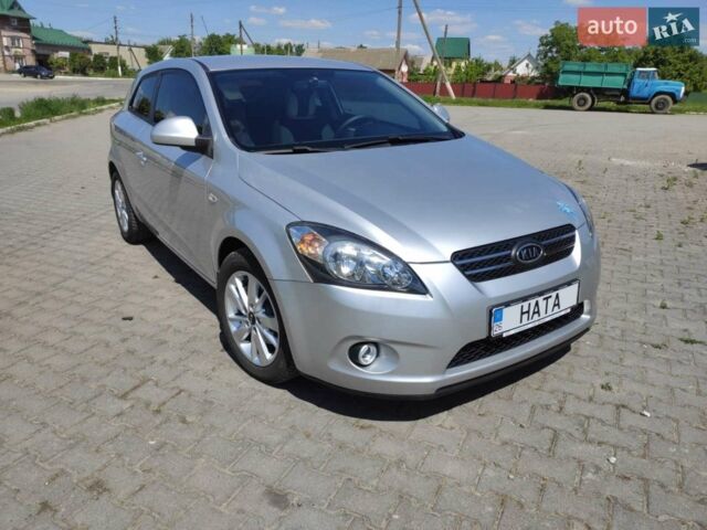 Серый Киа Про Сид, объемом двигателя 0 л и пробегом 175 тыс. км за 8000 $, фото 1 на Automoto.ua