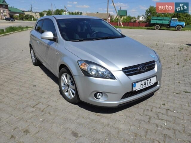 Серый Киа Про Сид, объемом двигателя 0 л и пробегом 175 тыс. км за 8000 $, фото 1 на Automoto.ua