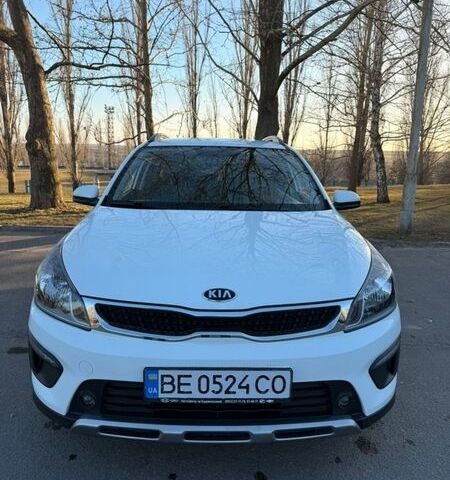 Білий Кіа Rio X-Line, об'ємом двигуна 1.6 л та пробігом 46 тис. км за 15600 $, фото 1 на Automoto.ua