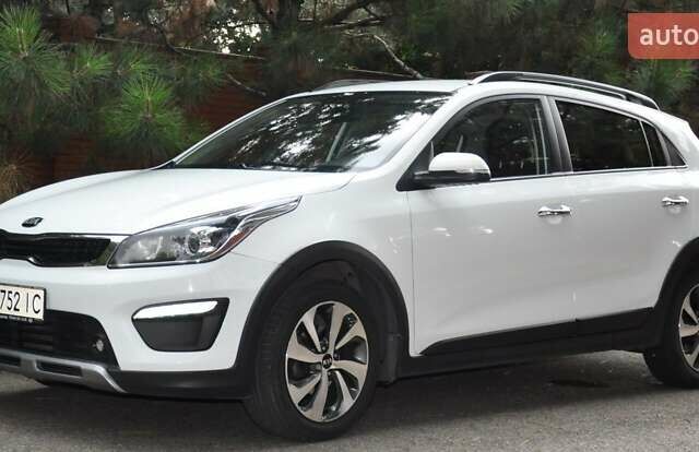 Білий Кіа Rio X-Line, об'ємом двигуна 1.6 л та пробігом 82 тис. км за 16400 $, фото 1 на Automoto.ua