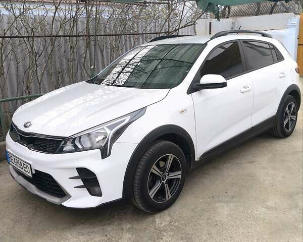Білий Кіа Rio X-Line, об'ємом двигуна 1.59 л та пробігом 26 тис. км за 17500 $, фото 1 на Automoto.ua
