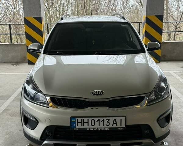 Бежевый Киа Rio X-Line, объемом двигателя 1.6 л и пробегом 44 тыс. км за 14999 $, фото 1 на Automoto.ua