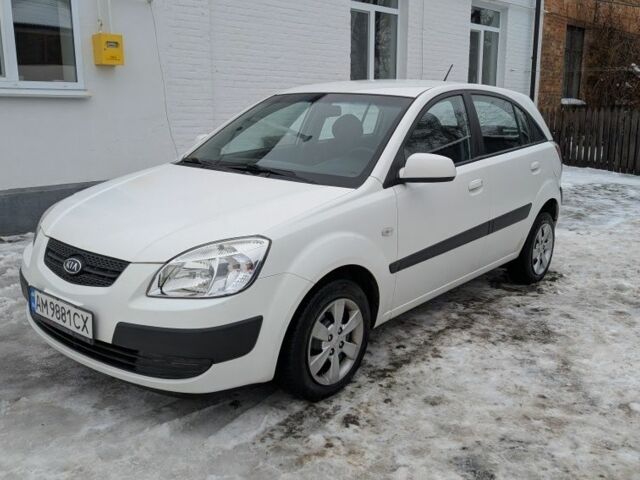 Білий Кіа Ріо, об'ємом двигуна 1.4 л та пробігом 233 тис. км за 3700 $, фото 1 на Automoto.ua