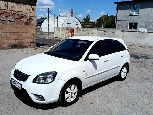 Белый Киа Рио, объемом двигателя 1.4 л и пробегом 141 тыс. км за 6200 $, фото 1 на Automoto.ua