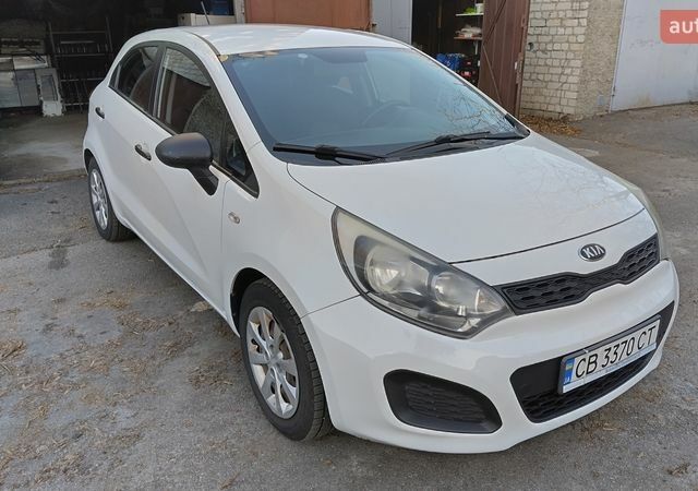 Белый Киа Рио, объемом двигателя 1.2 л и пробегом 203 тыс. км за 5600 $, фото 1 на Automoto.ua