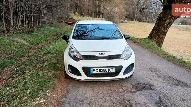 Белый Киа Рио, объемом двигателя 1.12 л и пробегом 210 тыс. км за 6300 $, фото 1 на Automoto.ua
