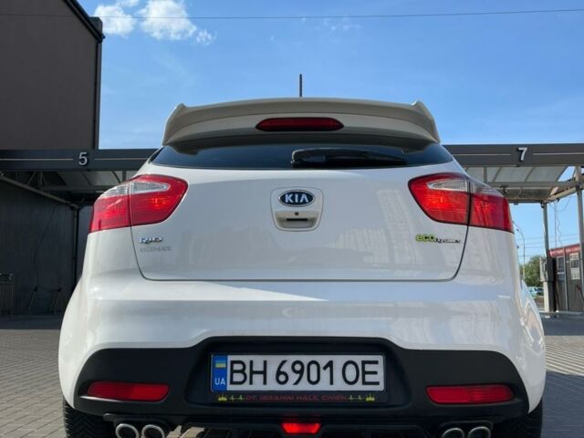 Белый Киа Рио, объемом двигателя 1.4 л и пробегом 247 тыс. км за 8200 $, фото 1 на Automoto.ua