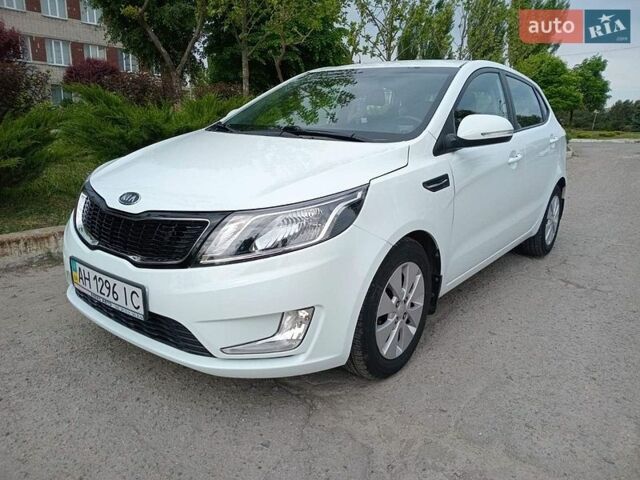 Белый Киа Рио, объемом двигателя 1.6 л и пробегом 28 тыс. км за 9500 $, фото 1 на Automoto.ua