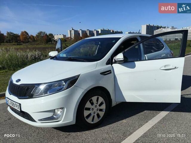 Белый Киа Рио, объемом двигателя 1.6 л и пробегом 114 тыс. км за 8300 $, фото 1 на Automoto.ua