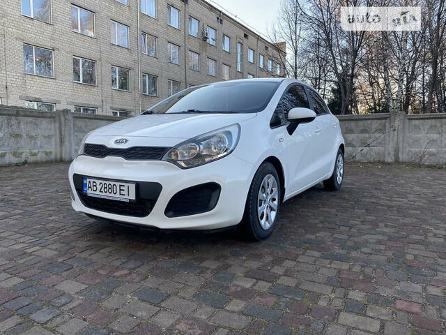 Білий Кіа Ріо, об'ємом двигуна 1.1 л та пробігом 142 тис. км за 6500 $, фото 1 на Automoto.ua