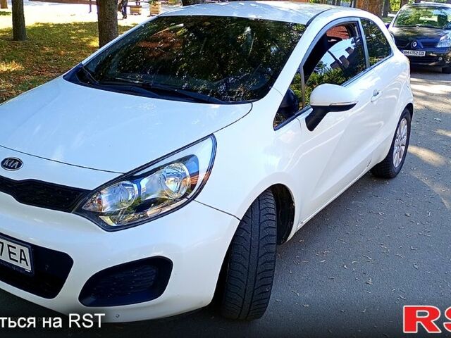Білий Кіа Ріо, об'ємом двигуна 1.1 л та пробігом 250 тис. км за 4850 $, фото 1 на Automoto.ua