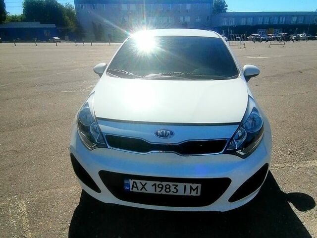 Белый Киа Рио, объемом двигателя 1.1 л и пробегом 140 тыс. км за 6000 $, фото 1 на Automoto.ua