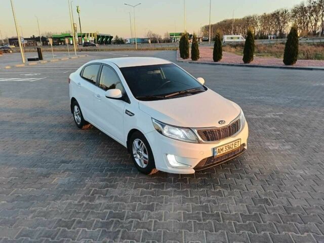 Білий Кіа Ріо, об'ємом двигуна 1.4 л та пробігом 160 тис. км за 8500 $, фото 1 на Automoto.ua
