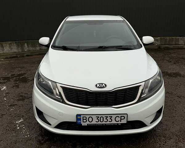 Белый Киа Рио, объемом двигателя 1.4 л и пробегом 132 тыс. км за 7500 $, фото 1 на Automoto.ua