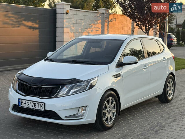 Белый Киа Рио, объемом двигателя 1.6 л и пробегом 178 тыс. км за 8800 $, фото 1 на Automoto.ua