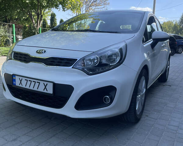 Белый Киа Рио, объемом двигателя 1.3 л и пробегом 127 тыс. км за 6999 $, фото 1 на Automoto.ua