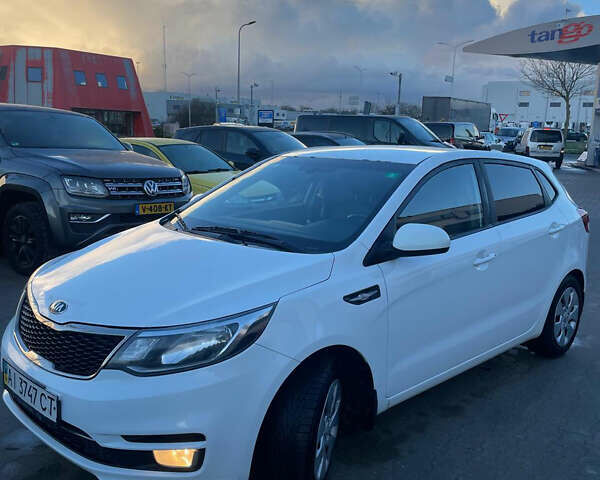 Білий Кіа Ріо, об'ємом двигуна 1.4 л та пробігом 230 тис. км за 9000 $, фото 1 на Automoto.ua