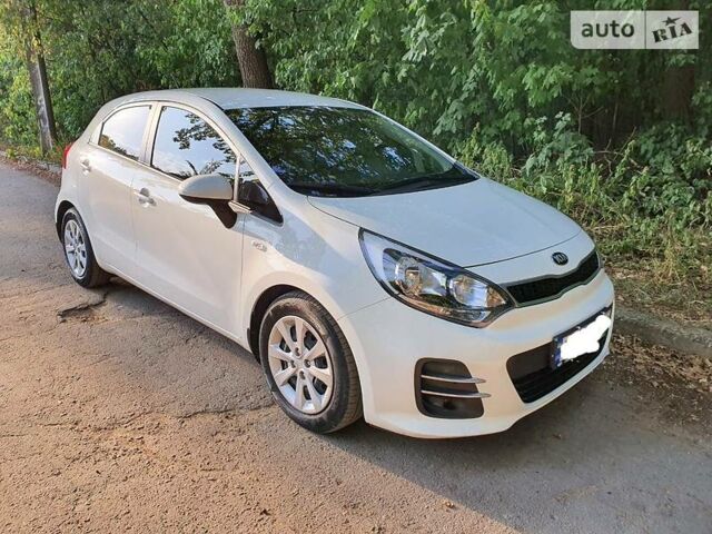 Белый Киа Рио, объемом двигателя 1.4 л и пробегом 65 тыс. км за 11500 $, фото 1 на Automoto.ua