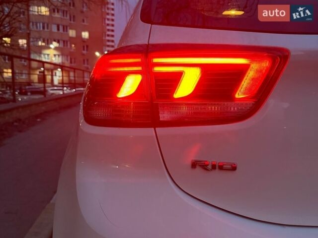 Білий Кіа Ріо, об'ємом двигуна 1.4 л та пробігом 89 тис. км за 13400 $, фото 1 на Automoto.ua