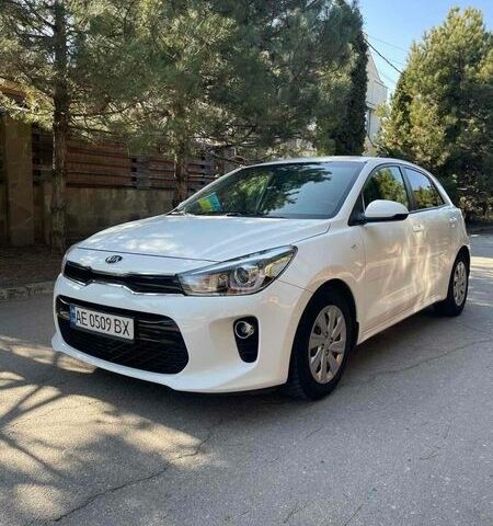 Белый Киа Рио, объемом двигателя 1.4 л и пробегом 193 тыс. км за 8000 $, фото 1 на Automoto.ua