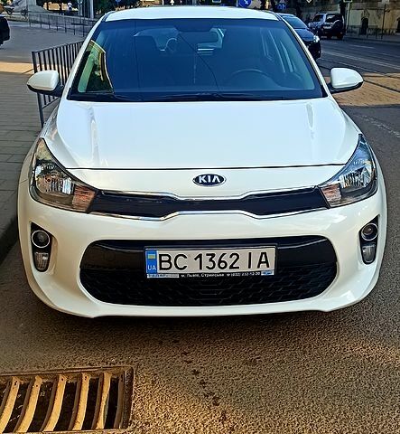 Білий Кіа Ріо, об'ємом двигуна 1.2 л та пробігом 64 тис. км за 13250 $, фото 1 на Automoto.ua