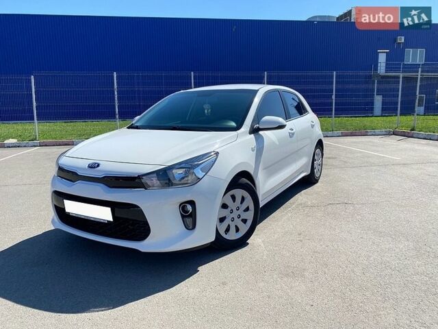 Белый Киа Рио, объемом двигателя 1.25 л и пробегом 72 тыс. км за 12900 $, фото 1 на Automoto.ua