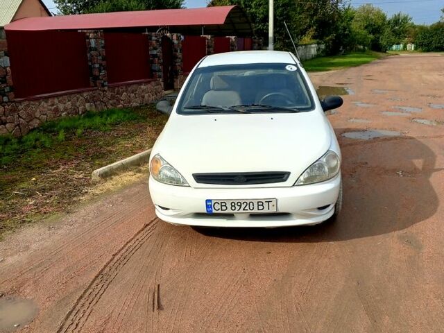 Белый Киа Рио, объемом двигателя 1.5 л и пробегом 300 тыс. км за 2800 $, фото 1 на Automoto.ua