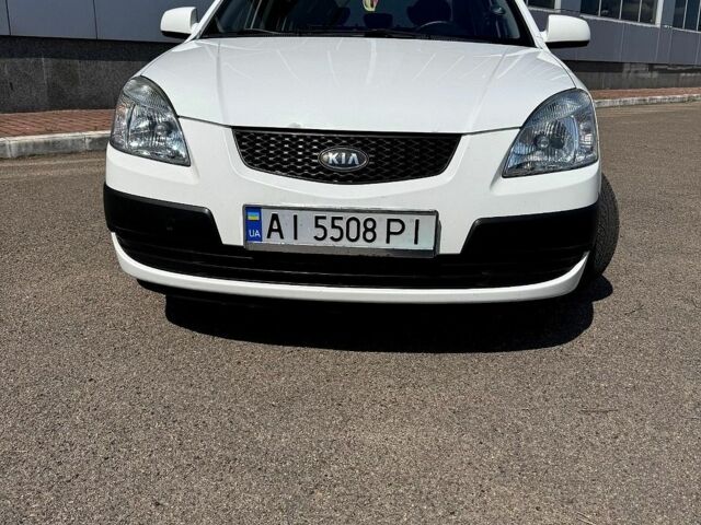 Белый Киа Рио, объемом двигателя 1.4 л и пробегом 223 тыс. км за 5200 $, фото 1 на Automoto.ua