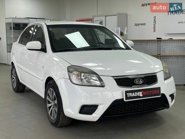 Білий Кіа Ріо, об'ємом двигуна 1.49 л та пробігом 170 тис. км за 4690 $, фото 1 на Automoto.ua