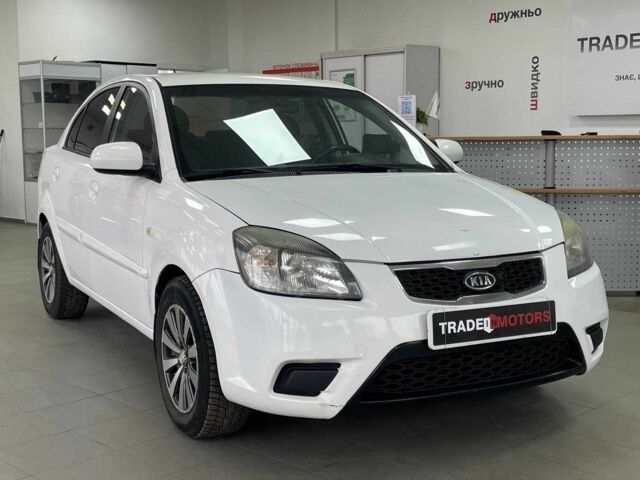 Белый Киа Рио, объемом двигателя 1.5 л и пробегом 170 тыс. км за 4690 $, фото 1 на Automoto.ua