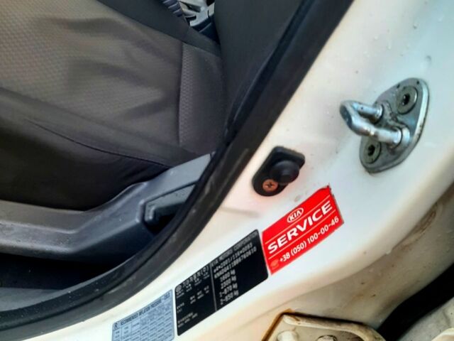 Белый Киа Рио, объемом двигателя 1.4 л и пробегом 91 тыс. км за 6000 $, фото 1 на Automoto.ua