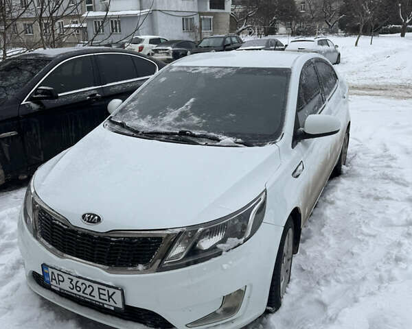 Белый Киа Рио, объемом двигателя 1.4 л и пробегом 136 тыс. км за 7500 $, фото 1 на Automoto.ua