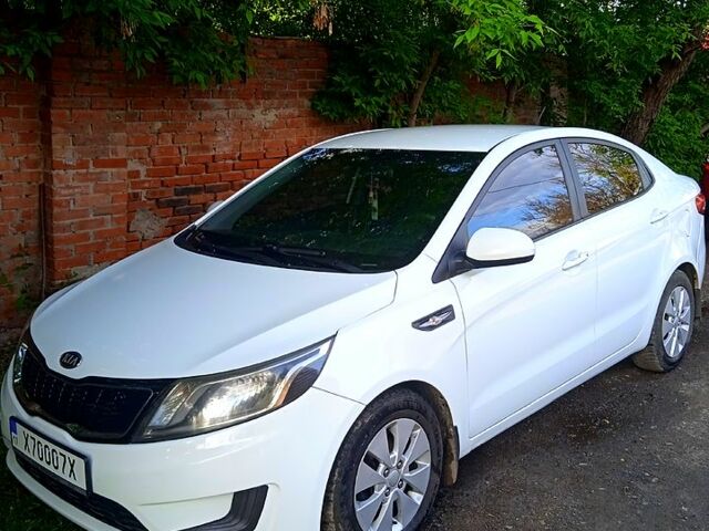 Белый Киа Рио, объемом двигателя 1.4 л и пробегом 170 тыс. км за 7000 $, фото 1 на Automoto.ua