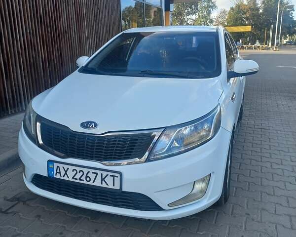 Білий Кіа Ріо, об'ємом двигуна 1.59 л та пробігом 270 тис. км за 6900 $, фото 1 на Automoto.ua